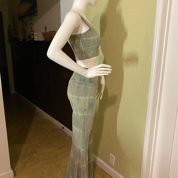 2 pieces bell bottom and top inseam 34 inches - Picture 8 of 12